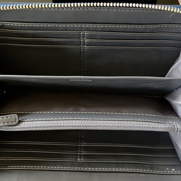 Coach Wallet - Picture 5 of 5